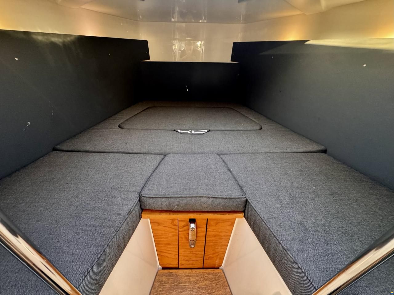 XO Boats 270 RS Front Cabin OB