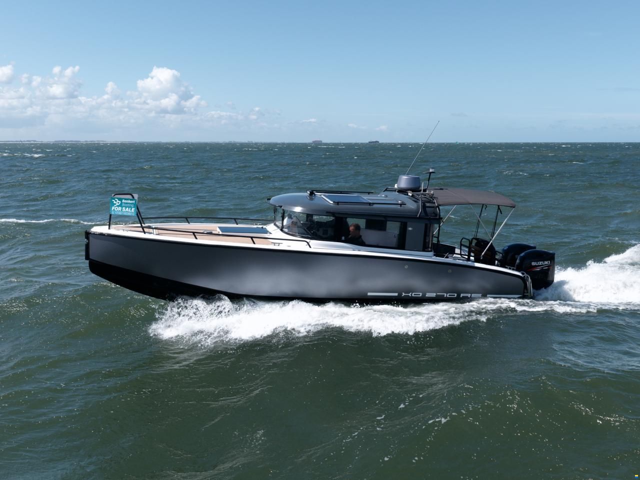 XO Boats 270 RS Front Cabin OB