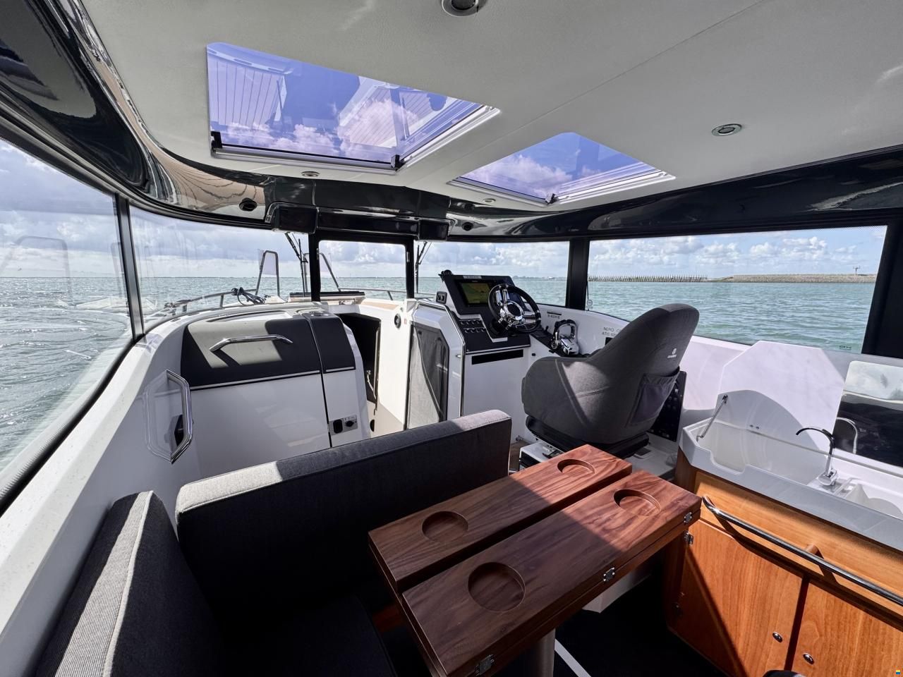 XO Boats 270 RS Front Cabin OB
