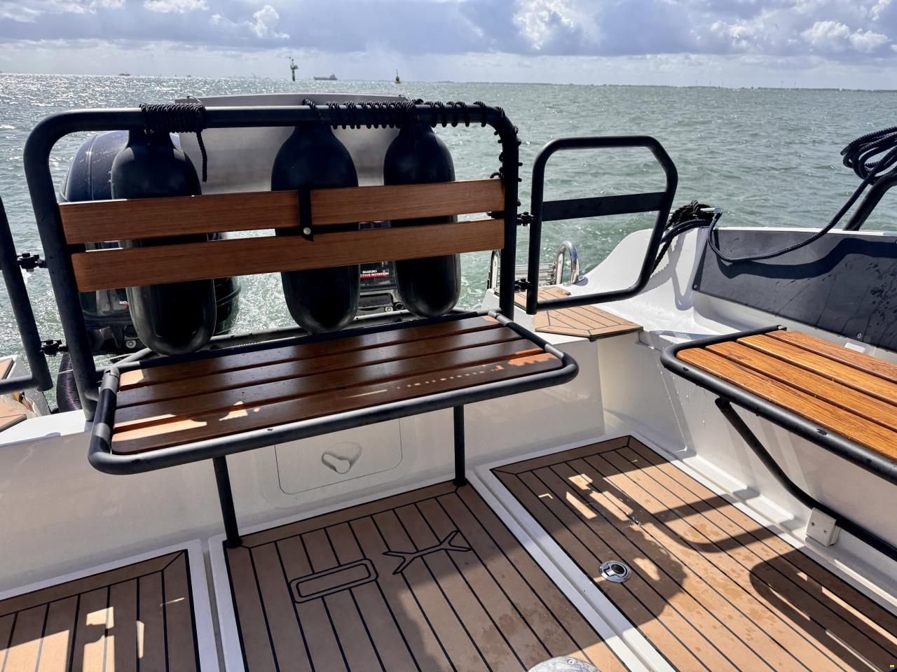 XO Boats 270 RS Front Cabin OB