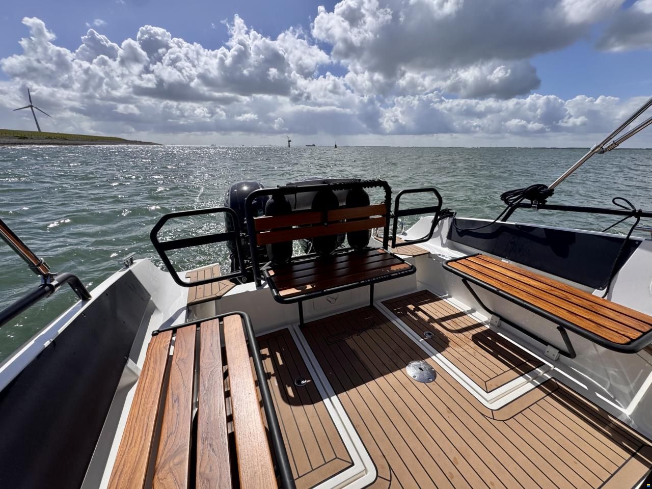 XO Boats 270 RS Front Cabin OB