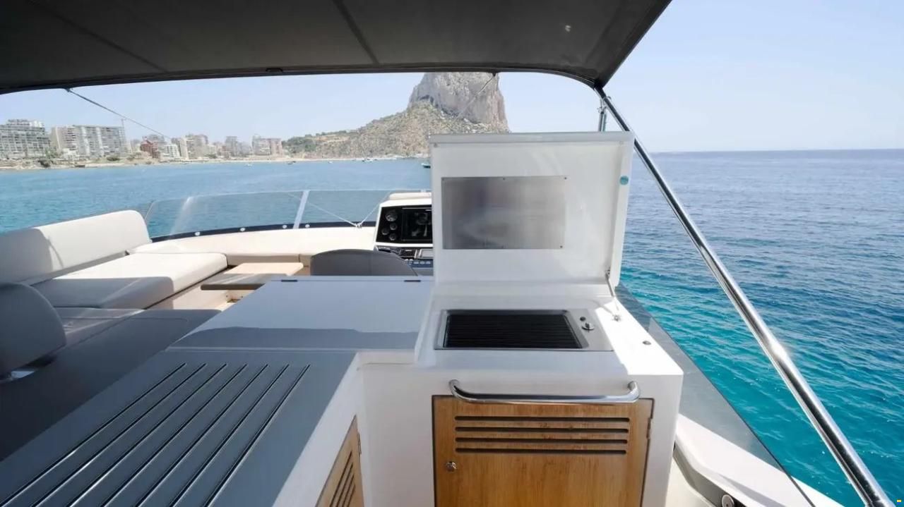 Sunseeker 76 Yacht