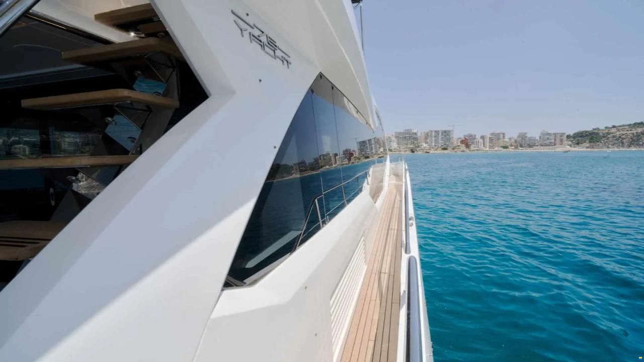 Sunseeker 76 Yacht