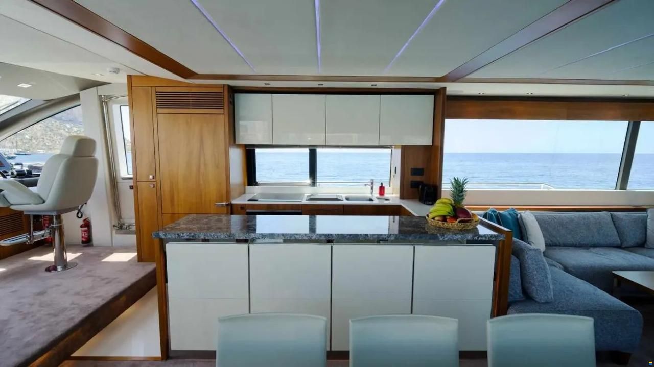 Sunseeker 76 Yacht