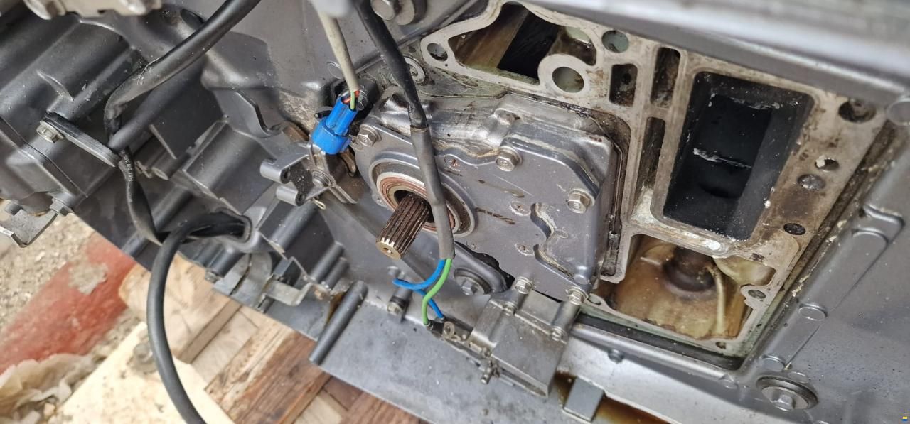 Suzuki Yamaha F50AED 62Y Outboard Engine