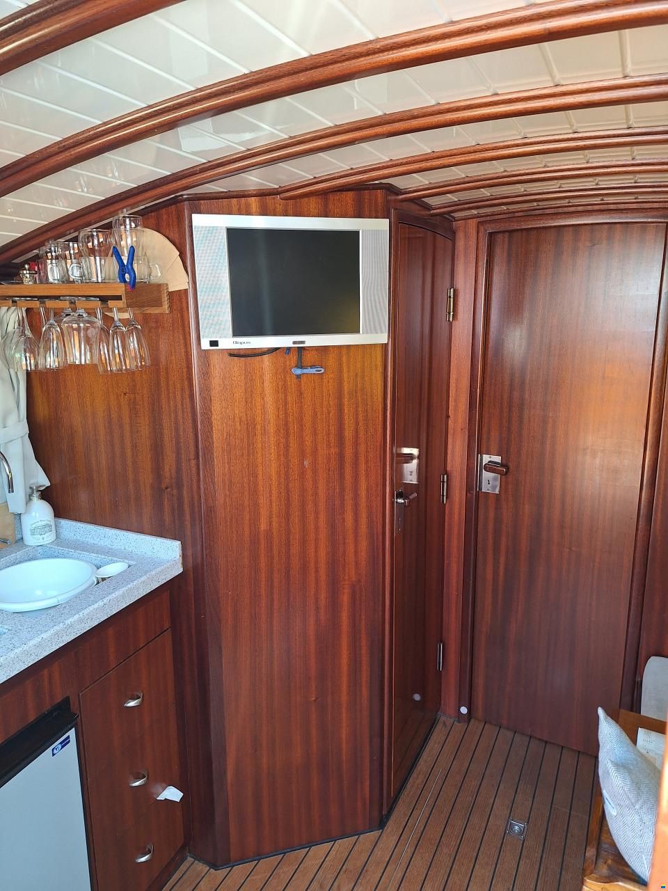 Triton salon boot