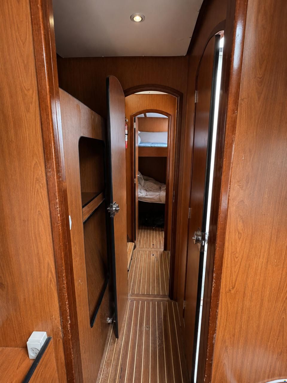 Lagoon 570 Switch