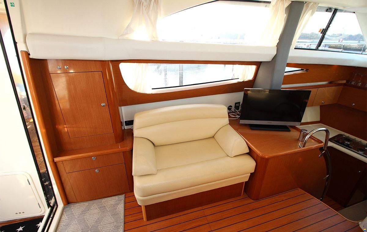 Prestige 42 Flybridge