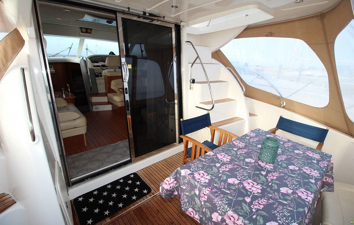 Prestige 42 Flybridge