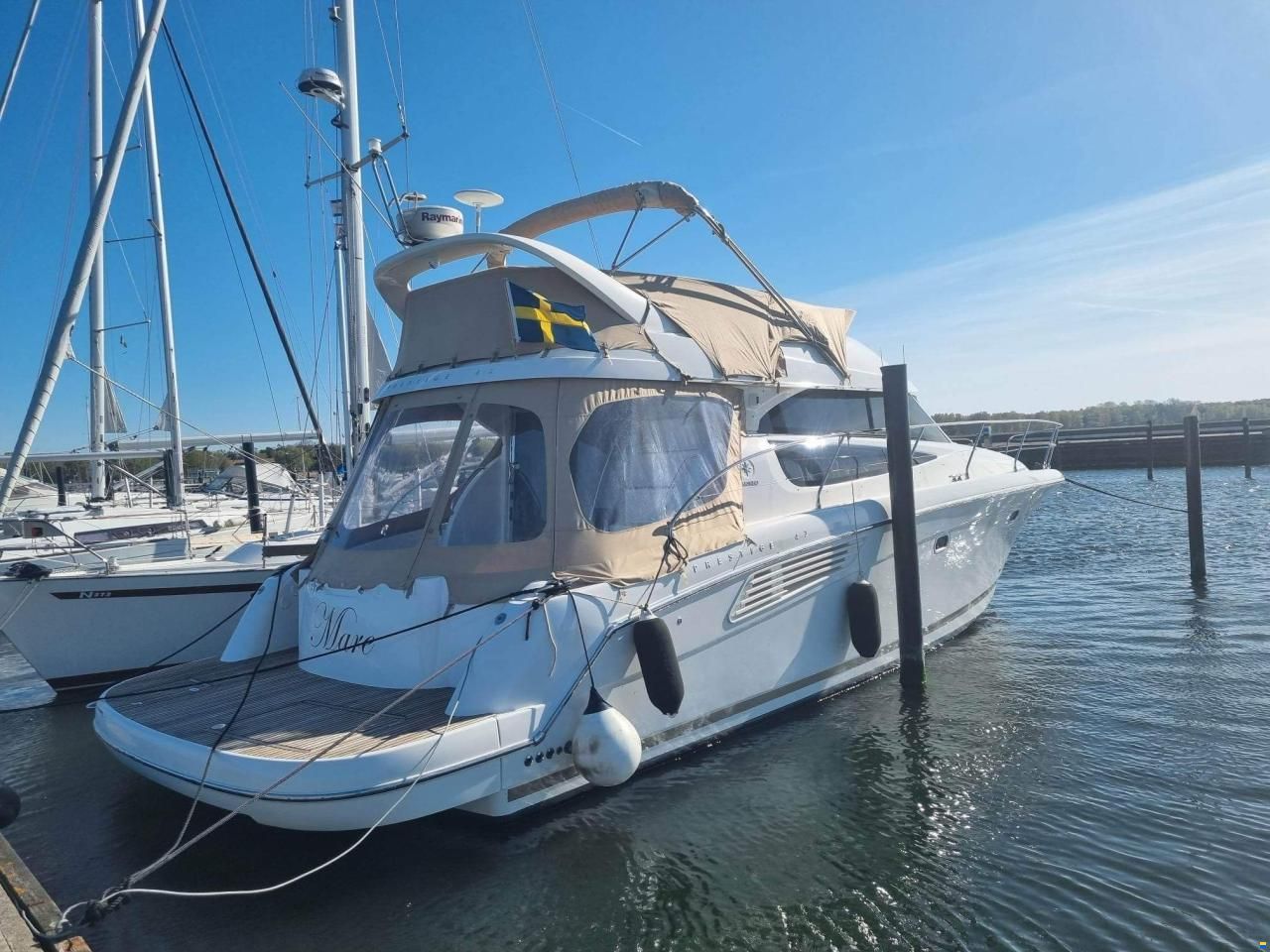 Prestige 42 Flybridge