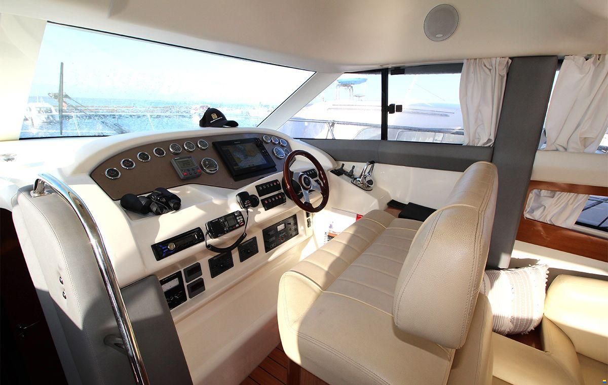 Prestige 42 Flybridge
