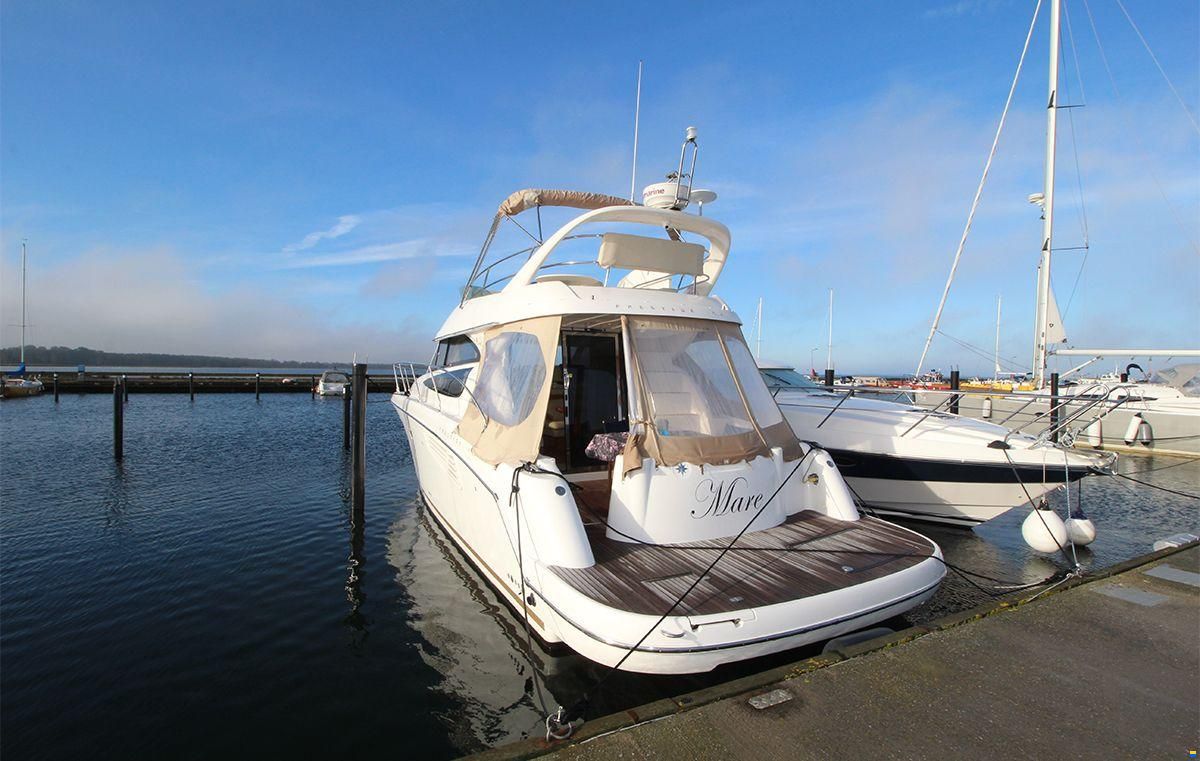Prestige 42 Flybridge