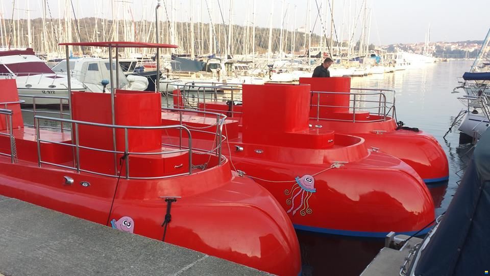 Halb-Unterwasserboot