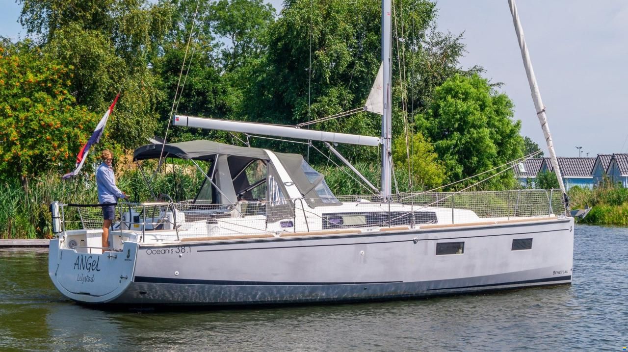 Beneteau OCEANIS 38.1