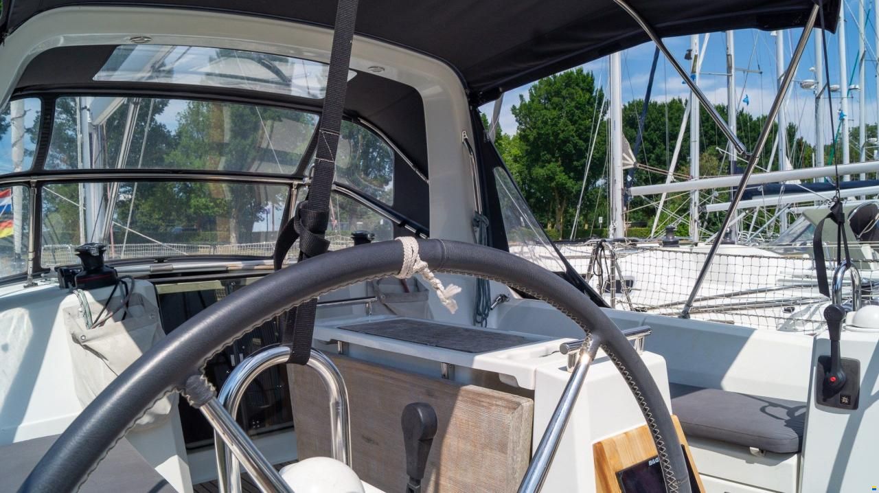 Beneteau OCEANIS 38.1