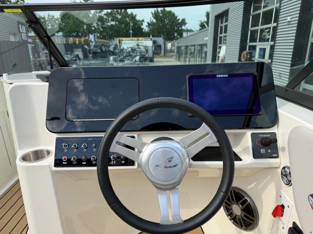 Sea Ray SDX 230