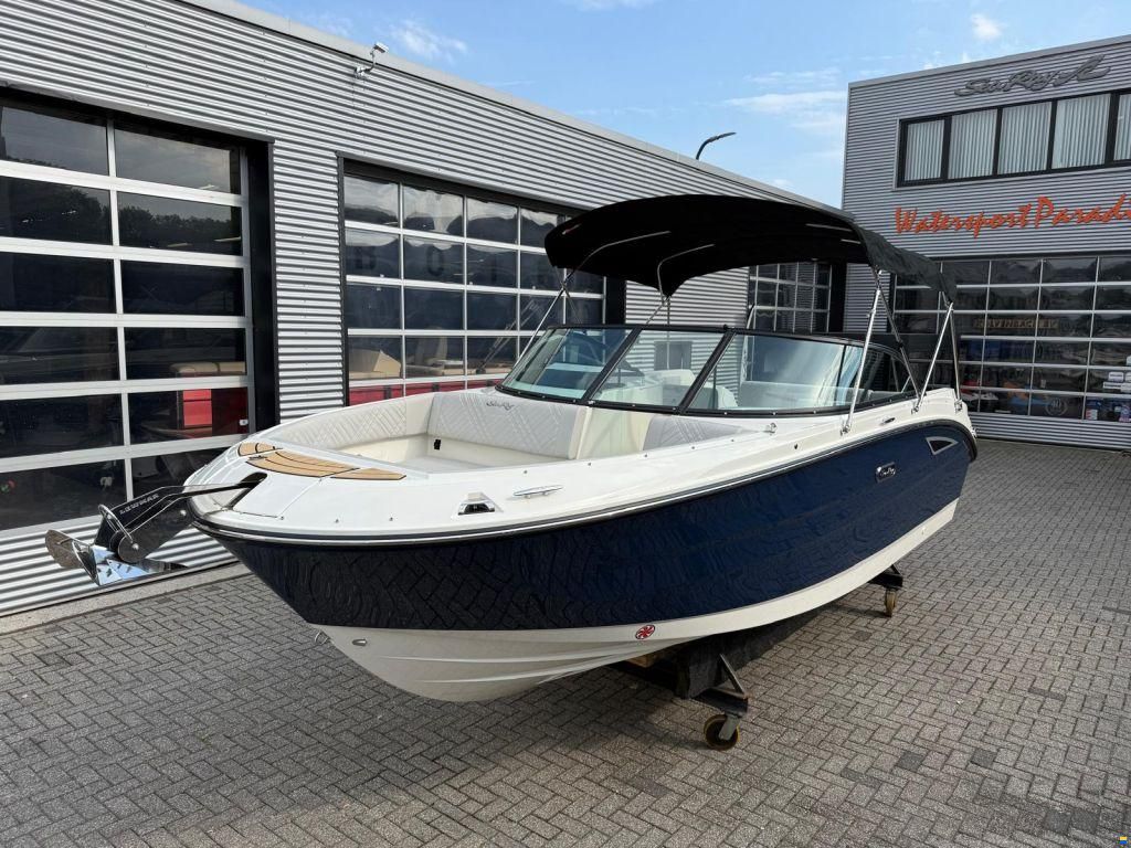 Sea Ray SDX 230