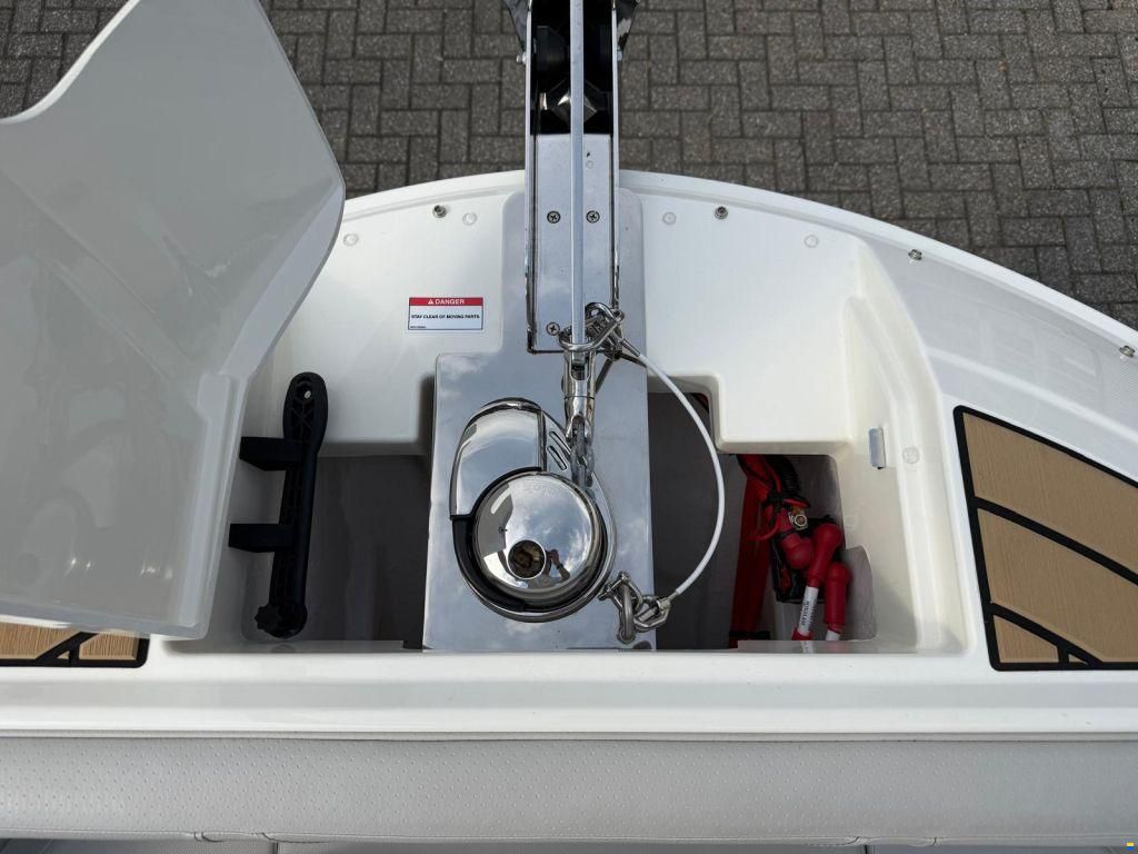 Sea Ray SDX 230