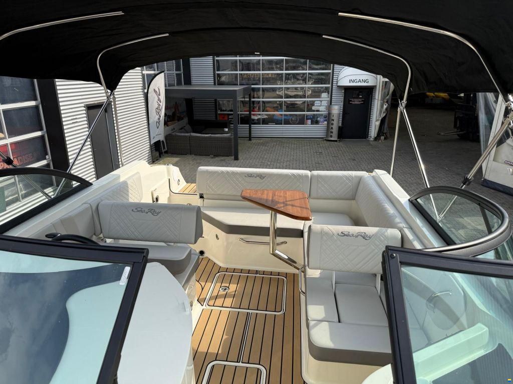 Sea Ray SDX 230