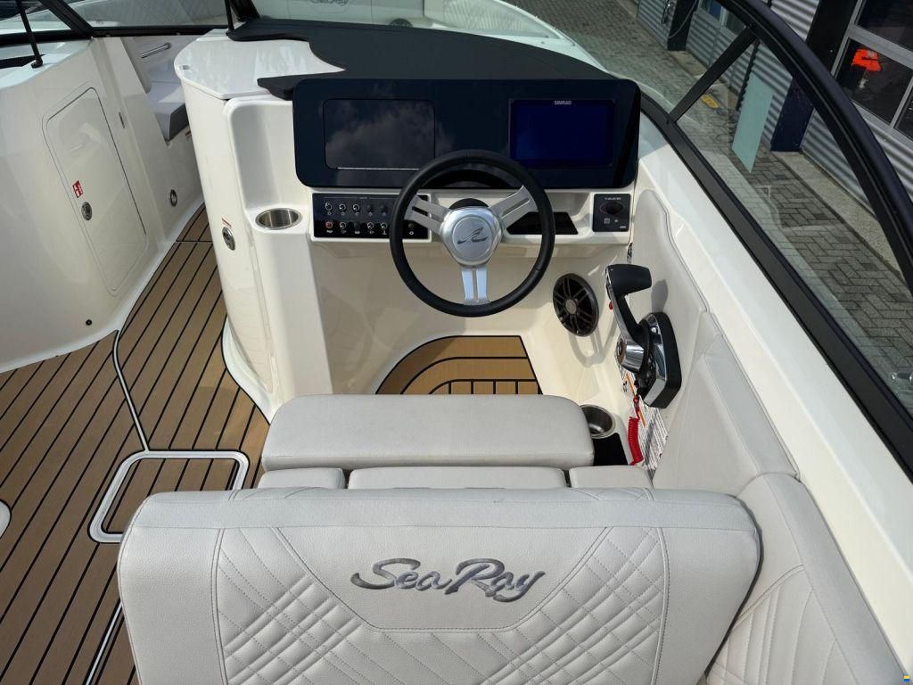 Sea Ray SDX 230