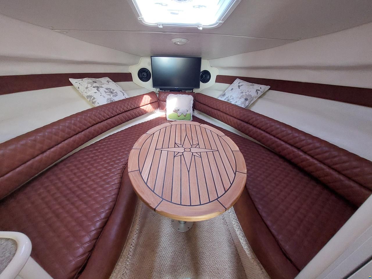 Rinker Fiesta Vee 242