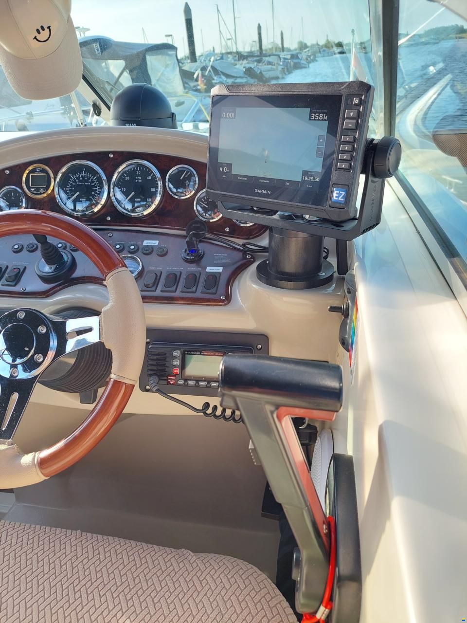 Rinker Fiesta Vee 242