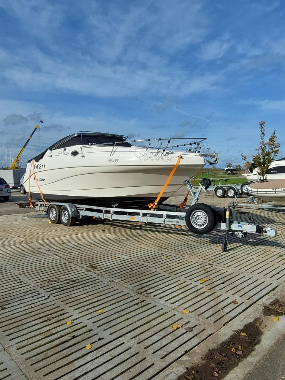 Rinker Fiesta Vee 242