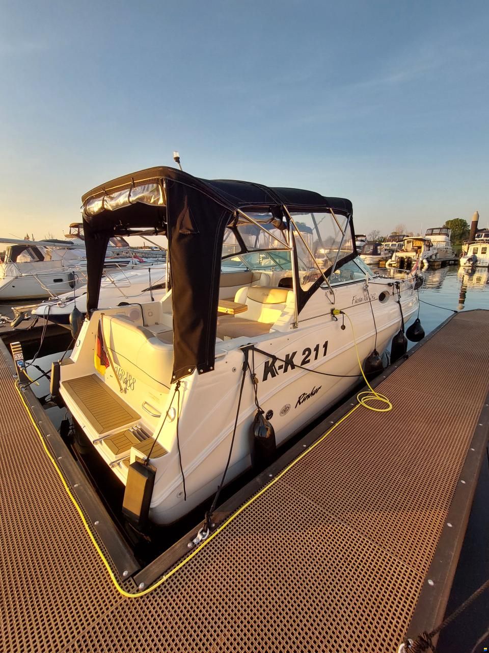 Rinker Fiesta Vee 242