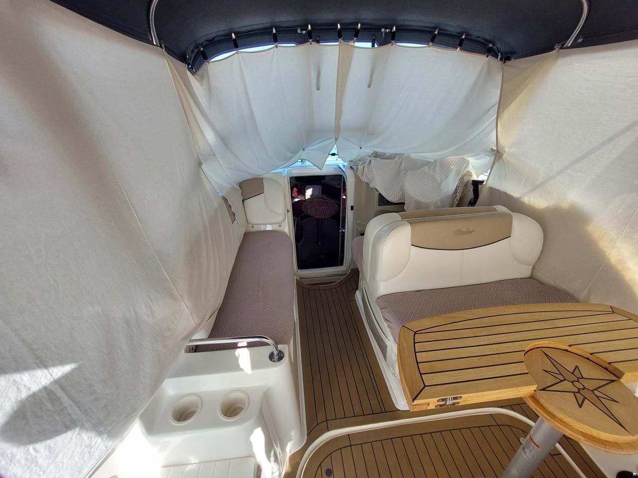 Rinker Fiesta Vee 242
