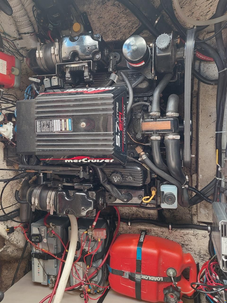 Rinker Fiesta Vee 242