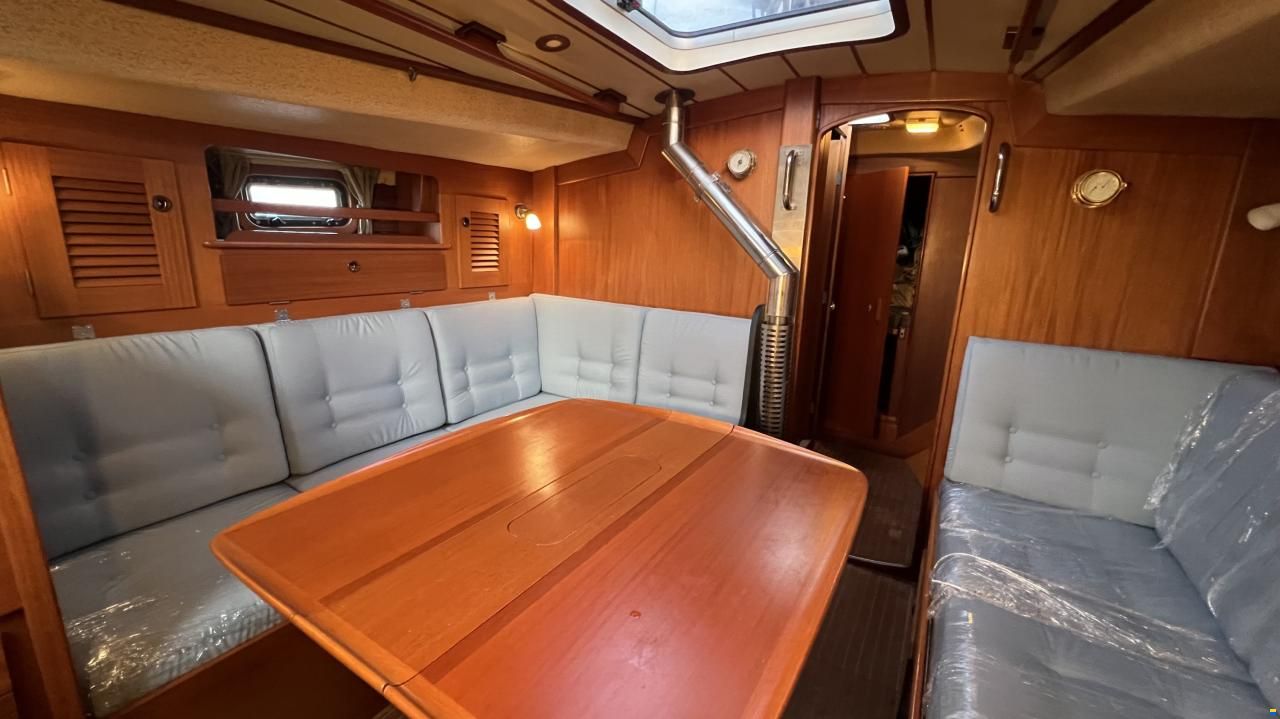 Hallberg-Rassy 382