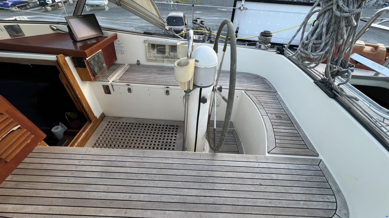 Hallberg-Rassy 382