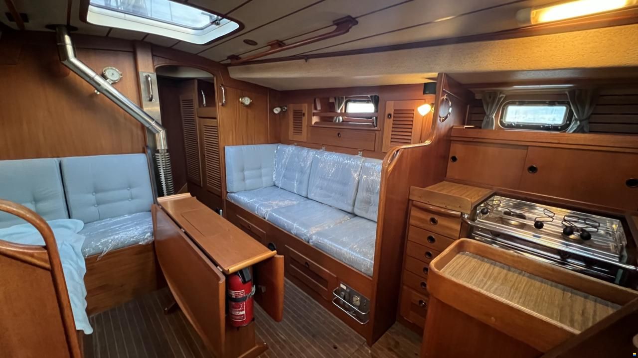 Hallberg-Rassy 382