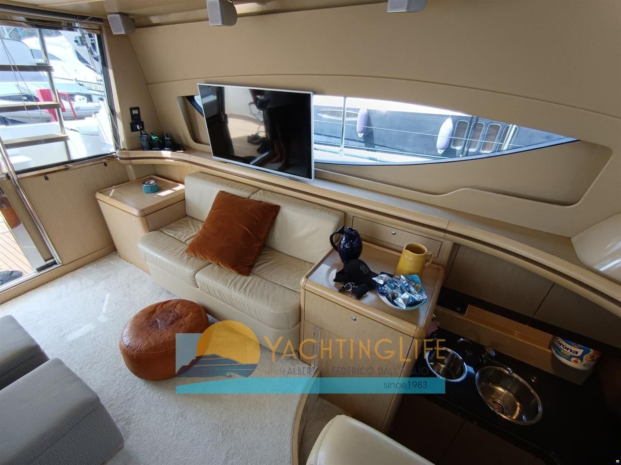 Ferretti 550