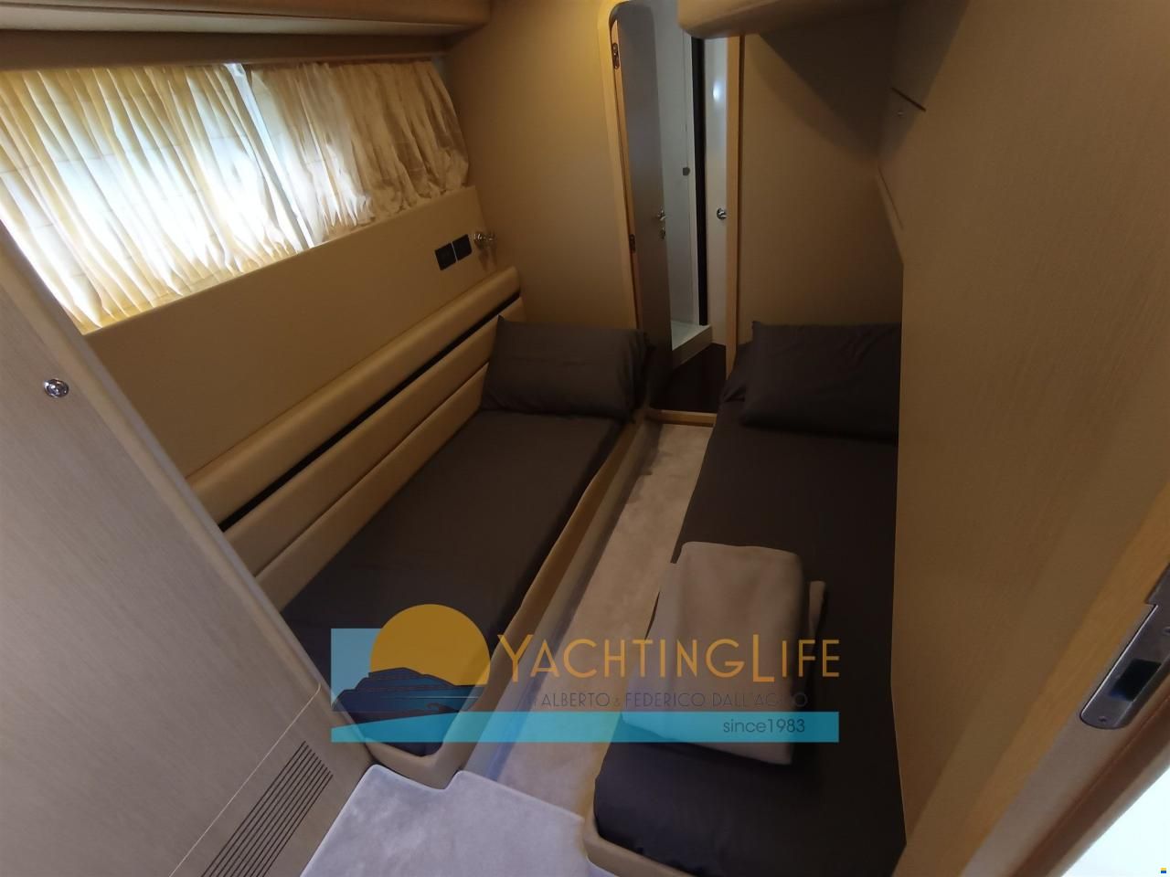 Ferretti 550