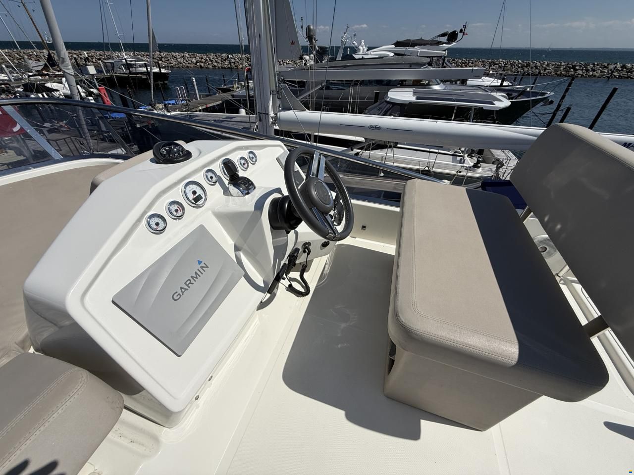 Cranchi E52F