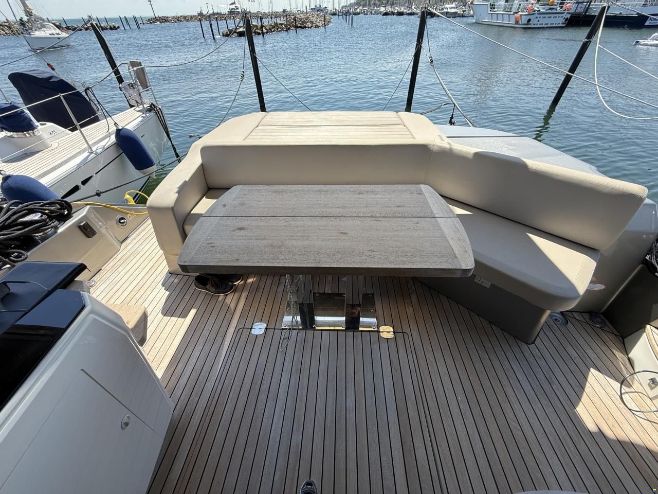 Cranchi E52F