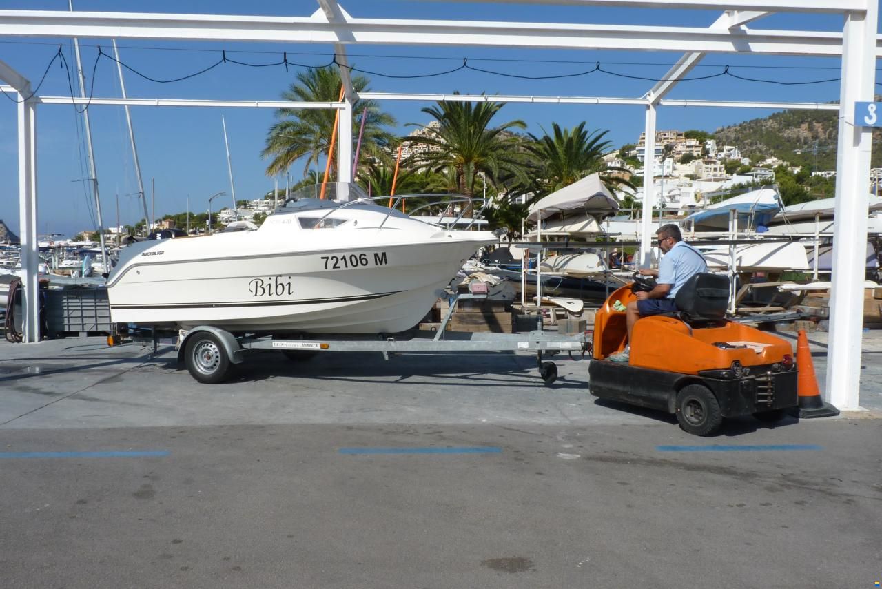 Quicksilver Activ 470 Cabin