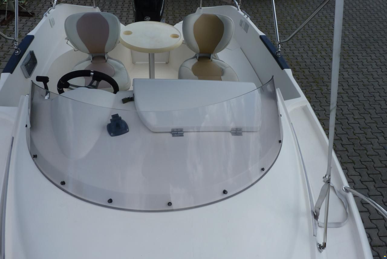 Quicksilver Activ 470 Cabin