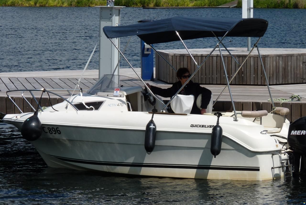 Quicksilver Activ 470 Cabin