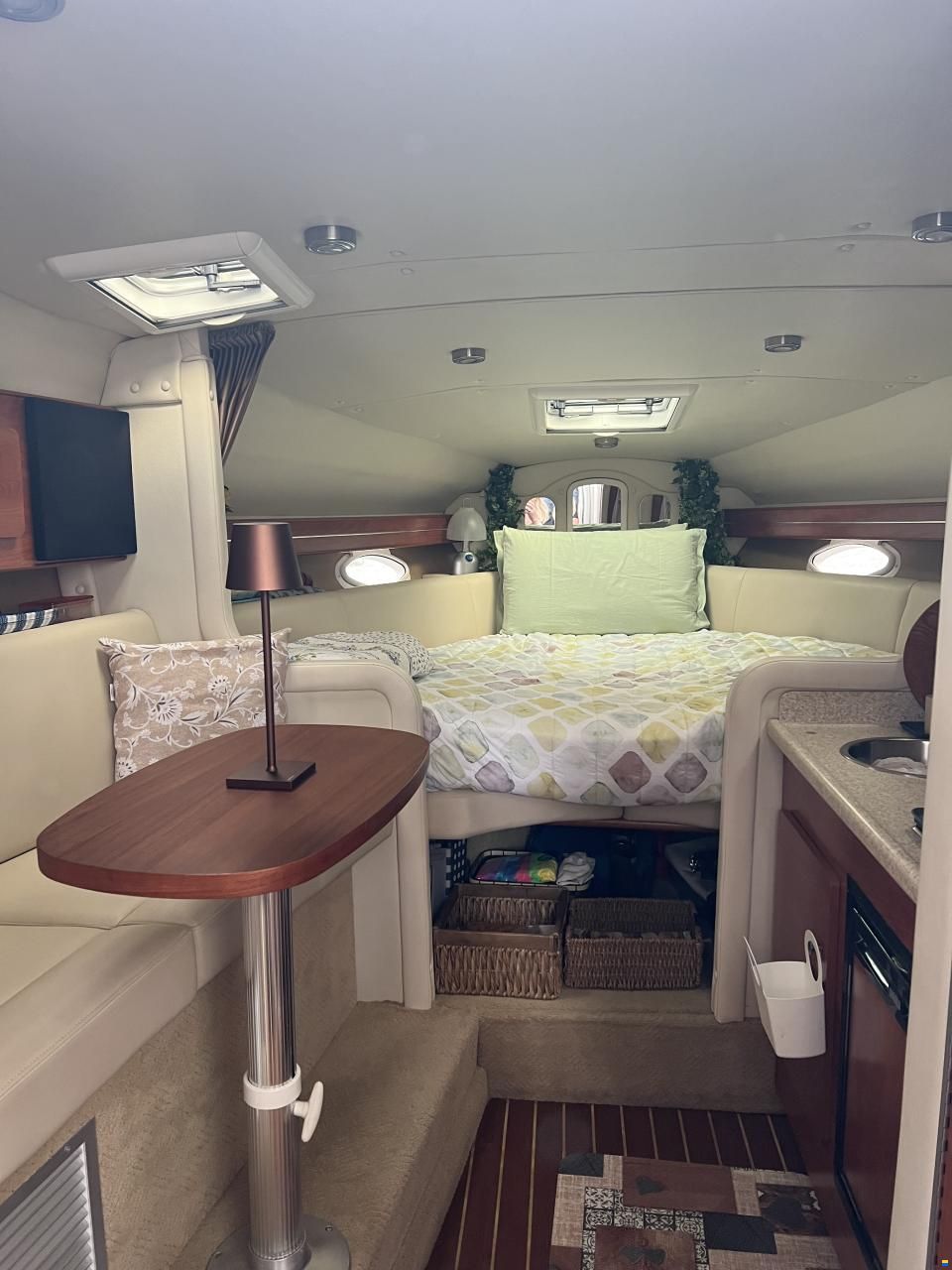 Rinker 300 Fiesta Vee