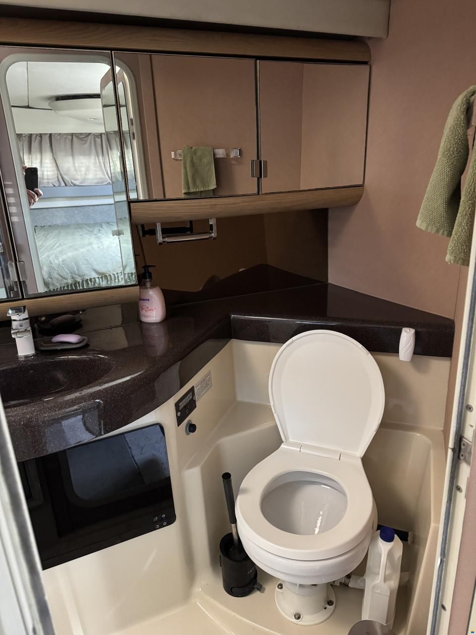 Bayliner Avantni 4285 Sunbridge