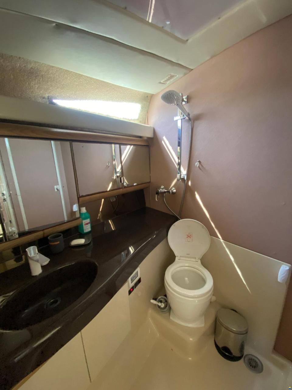 Bayliner Avantni 4285 Sunbridge