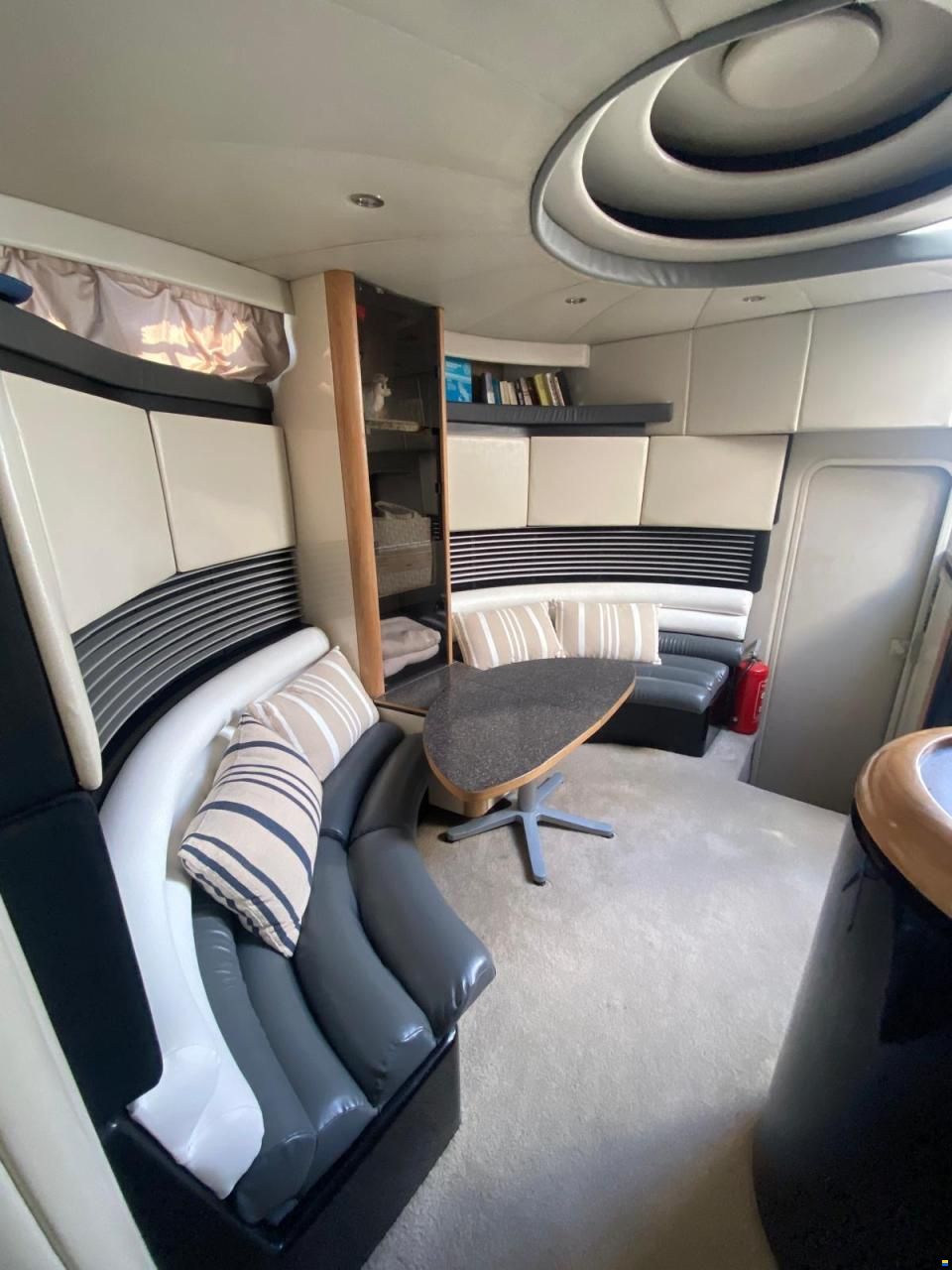 Bayliner Avantni 4285 Sunbridge