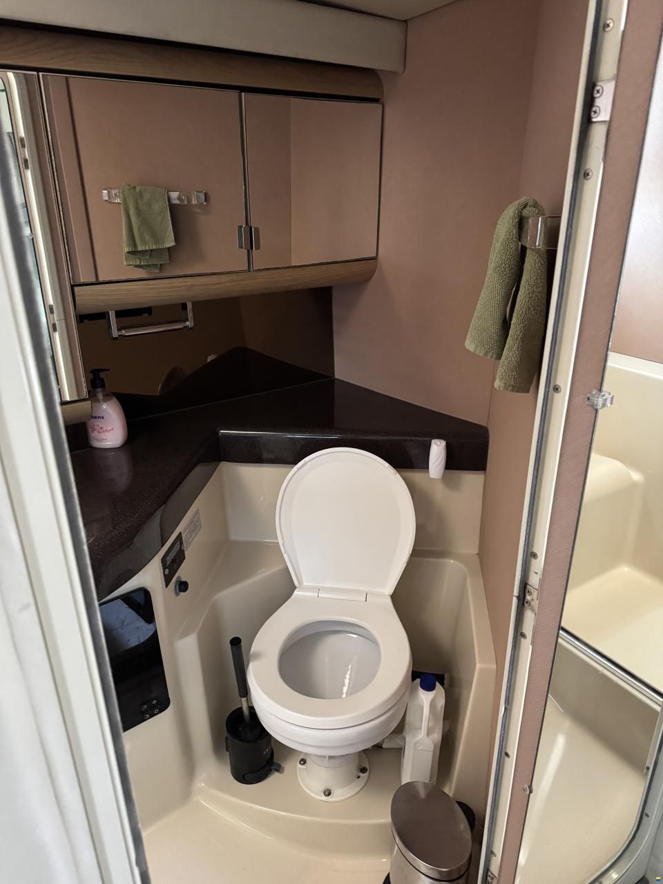 Bayliner Avantni 4285 Sunbridge