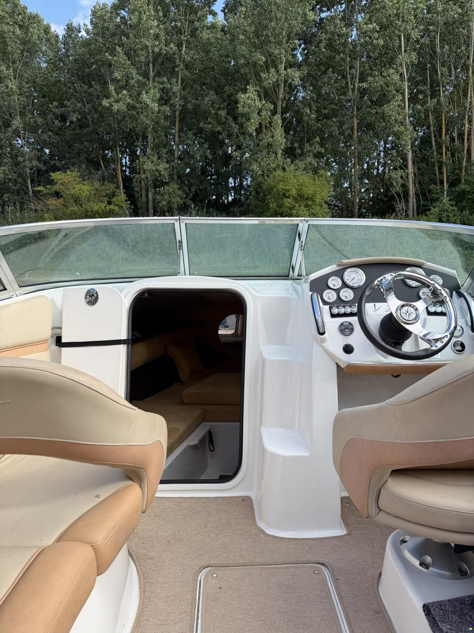 Europe Marine Viper 243