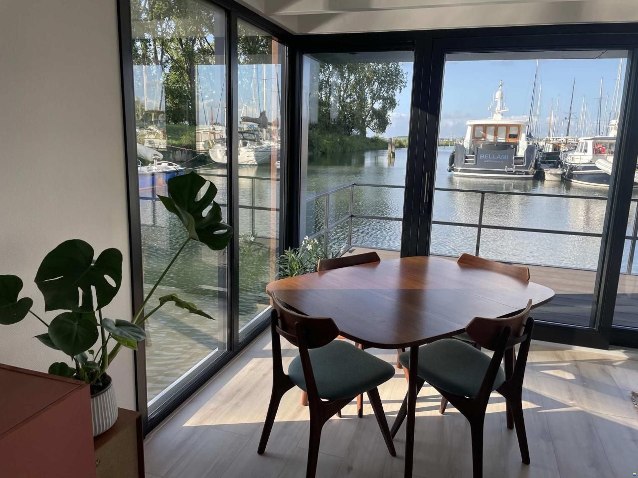 TMB60eco Houseboat Bij Rotterdam Ligplaa