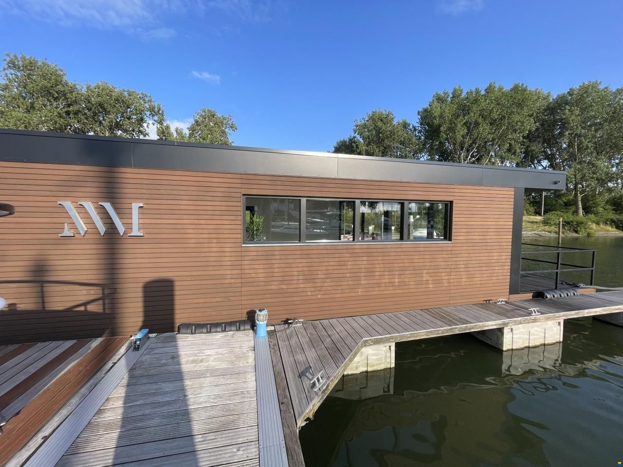 TMB60eco Houseboat Bij Rotterdam Ligplaa