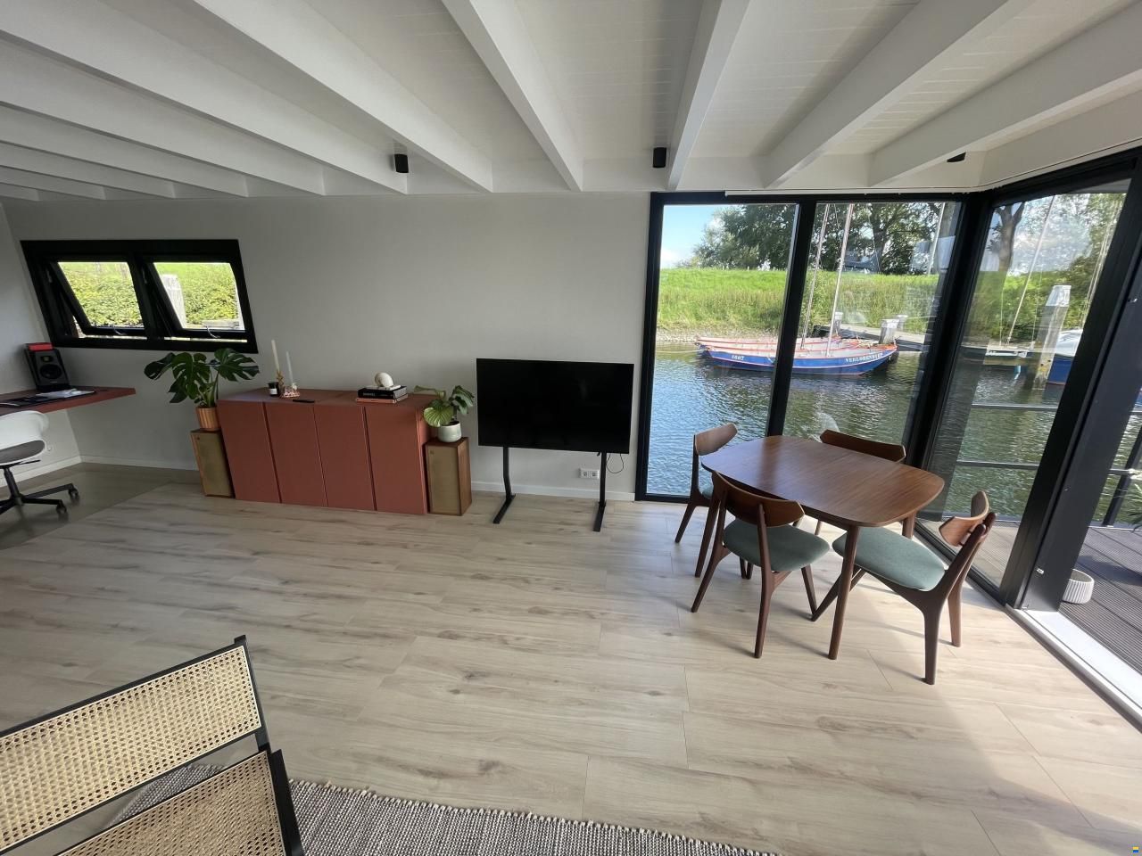 TMB60eco Houseboat Bij Rotterdam Ligplaa