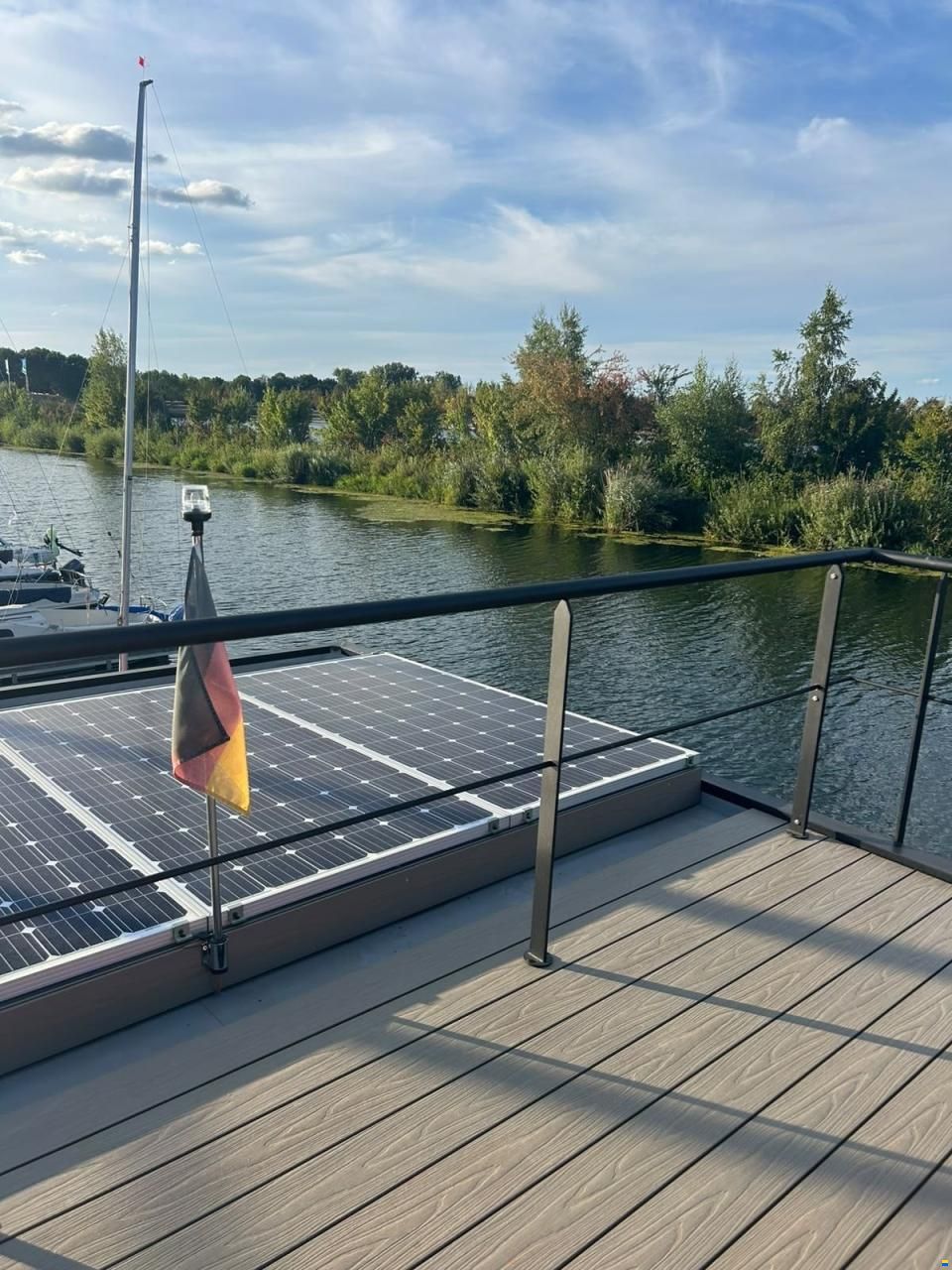 Lakelife Houseboat One Off XL PLUS